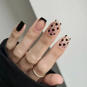 Наращивание ногтей во французском стиле, ногти с черными краями, маленькие сердечки, накладки для ногтей, накладные ногти.