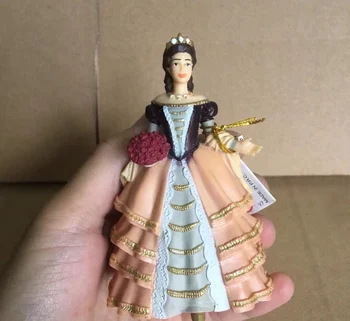 фигурная модель из ПВХ toy queen